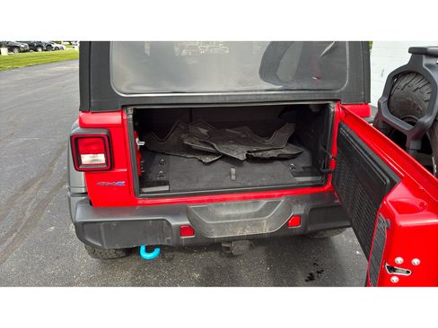 Used 2024 Jeep Wrangler Unlimited AWD/4WD image 9