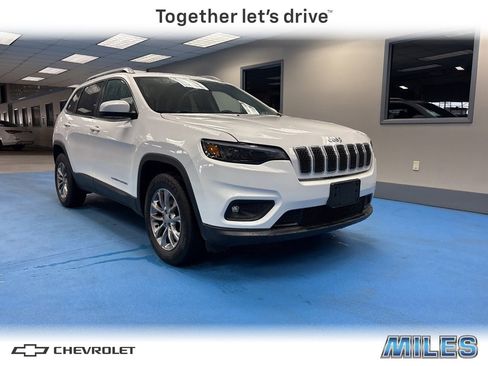 Used 2019 Jeep Cherokee Latitude Plus w/ Travel & Safety Group image 1