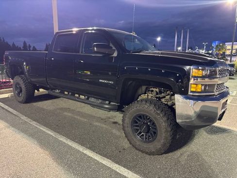 Used 2019 Chevrolet Silverado 2500 LT AWD/4WD image 2