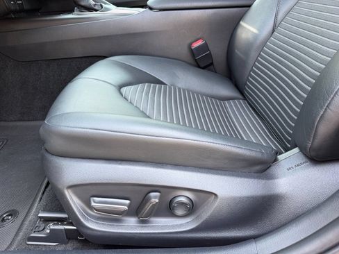 Used 2022 Toyota Camry SE FWD image 11