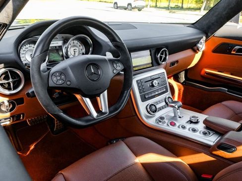 Used 2011 Mercedes-Benz SLS AMG Coupe image 5