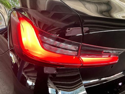 Used 2024 BMW 330i Sedan w/ Convenience Package RWD image 27