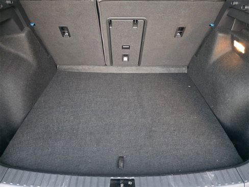 Used 2023 Volkswagen Taos SEL image 23