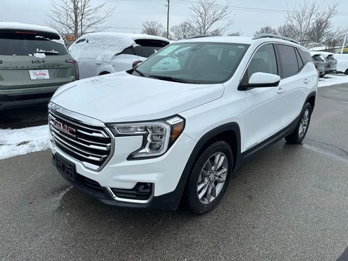 Used 2024 GMC Terrain SLT image 4