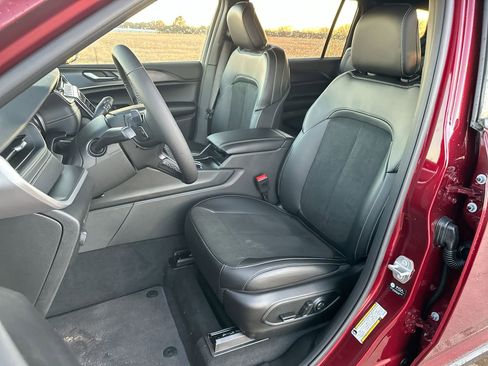 New 2025 Jeep Grand Cherokee L Altitude image 11