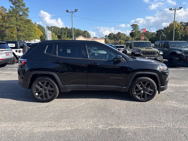Used 2026 Jeep Compass Latitude AWD/4WD image 2