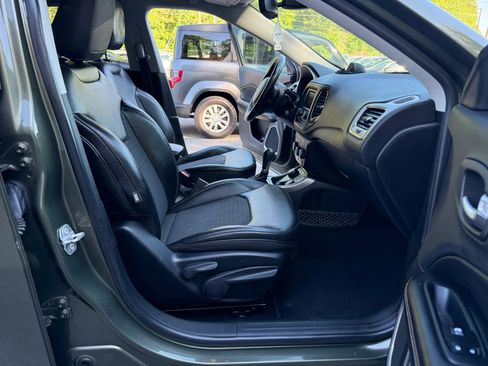 Used 2018 Jeep Compass Latitude AWD/4WD image 29