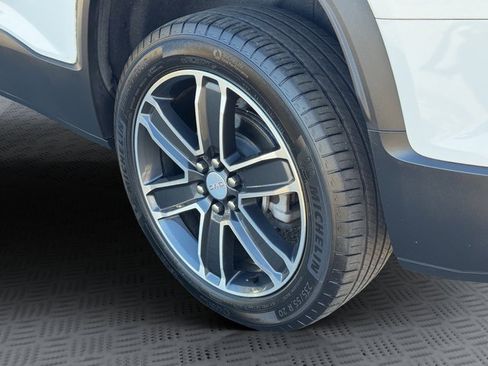 Used 2023 GMC Acadia SLT w/ Technology Package image 26