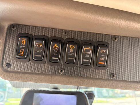 Used 2019 Ford F550 2WD Regular Cab Super Duty image 16
