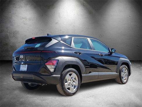 New 2026 Hyundai Kona SE image 3