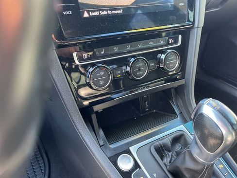 Used 2018 Volkswagen Golf R 4-Door image 22