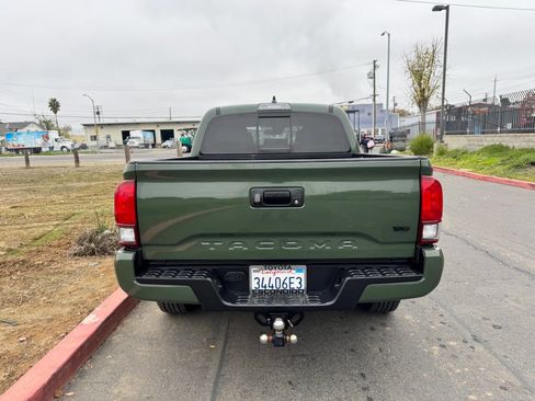 Used 2021 Toyota Tacoma SR5 w/ Trail Edition image 6