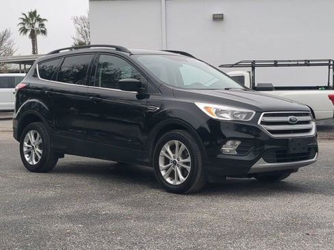 Used 2018 Ford Escape SE w/ SE Sync 3 Package image 2