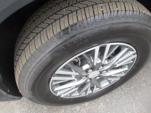 Used 2024 Chevrolet Traverse LS image 12