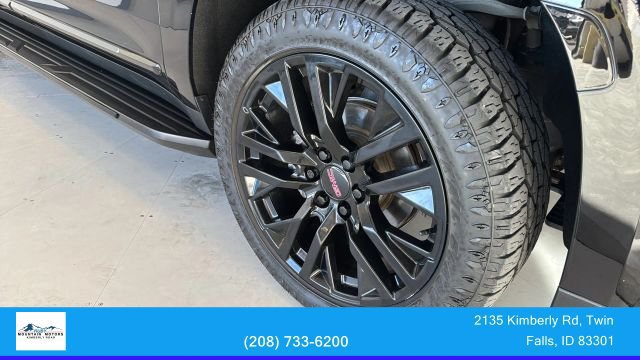 Used 2021 GMC Yukon XL Denali w/ LPO, Illumination Package AWD/4WD image 9