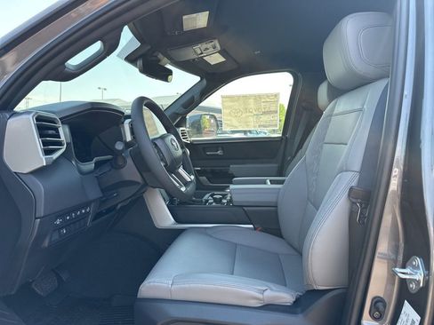 Used 2025 Toyota Tundra Limited image 12
