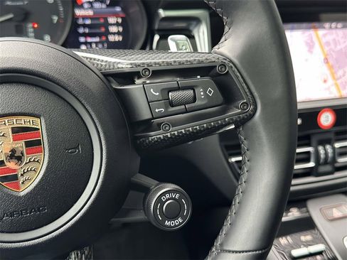 Used 2025 Porsche Macan Turbo image 23
