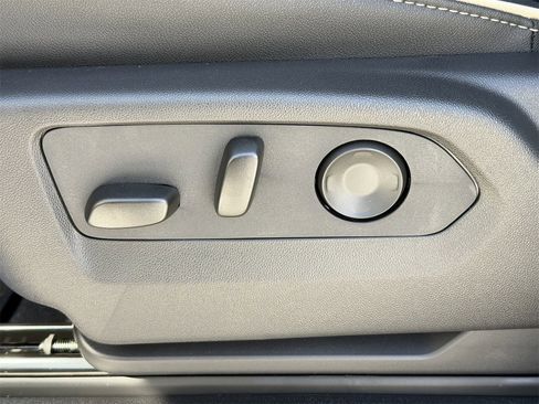 New 2026 Chevrolet Suburban Premier image 24