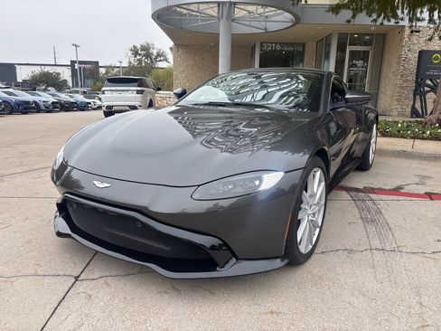 Used 2019 Aston Martin V8 Vantage Coupe image 2