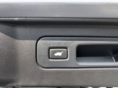 Used 2025 Honda Pilot Black Edition image 12