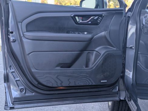 Used 2025 Subaru Forester Touring image 12