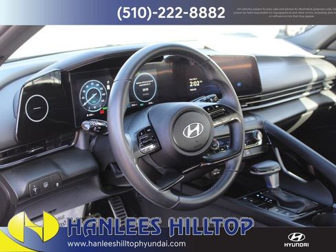Used 2025 Hyundai Elantra SEL image 11