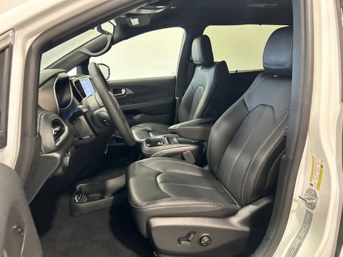 New 2027 Chrysler Pacifica Select FWD image 16