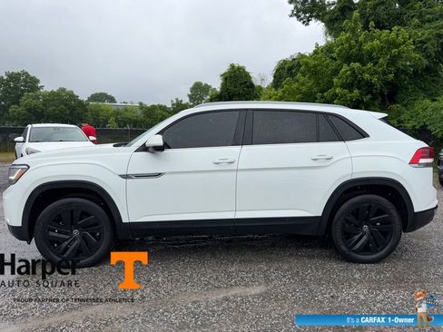 Used 2022 Volkswagen Atlas Cross Sport SE w/ Black Wheel Package AWD/4WD image 2