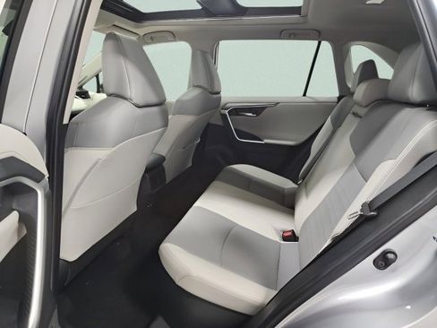 Used 2020 Toyota RAV4 Limited image 23