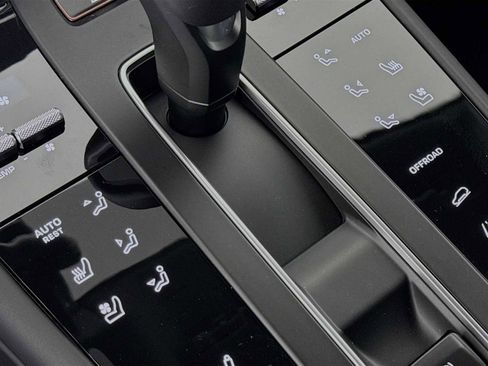 Certified 2025 Porsche Macan GTS image 22