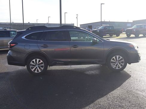 Used 2021 Subaru Outback Premium image 7