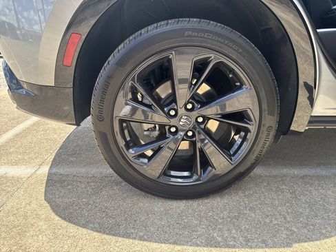Certified 2025 Buick Envision Sport Touring AWD/4WD image 18