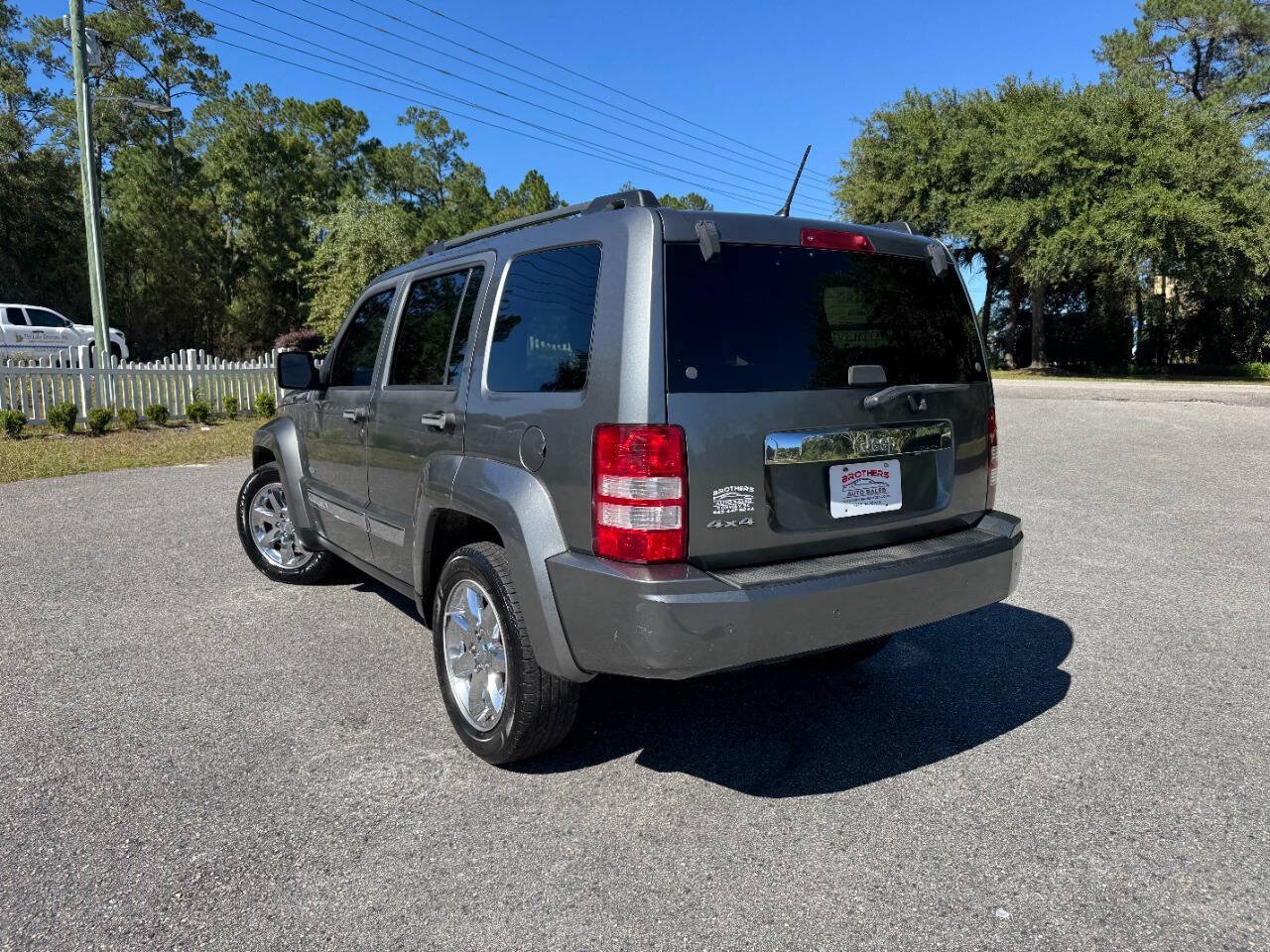 Used 2012 Jeep Liberty Sport AWD/4WD image 32