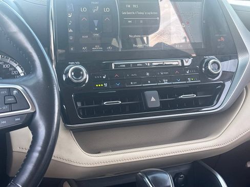 Used 2020 Toyota Highlander Limited AWD/4WD image 11