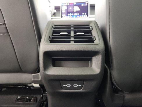 New 2026 Volkswagen Tiguan SE AWD/4WD image 33