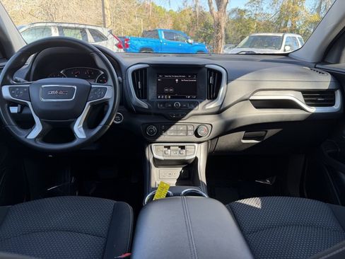 Used 2024 GMC Terrain SLE image 12