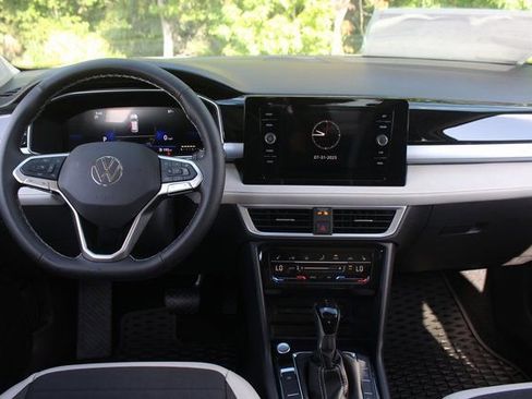 Used 2025 Volkswagen Taos SE image 14
