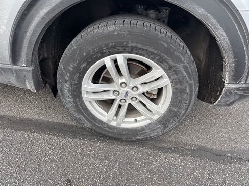 Used 2023 Ford Explorer XLT w/ Equipment Group 202A image 6