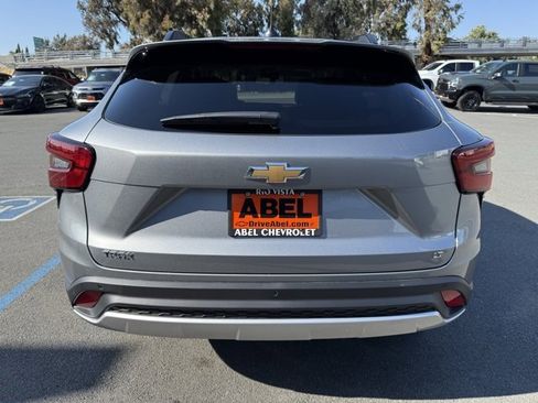 New 2025 Chevrolet Trax LT w/ Driver Confidence Package image 7