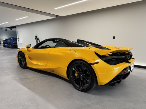 Used 2022 McLaren 720S Spider RWD image 18