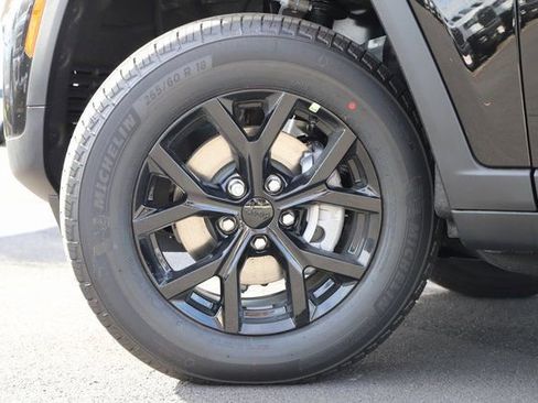 New 2025 Jeep Grand Cherokee Altitude AWD/4WD image 2