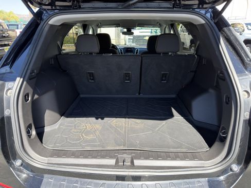 Used 2022 Chevrolet Equinox LT w/ LPO, Cargo Package FWD image 15