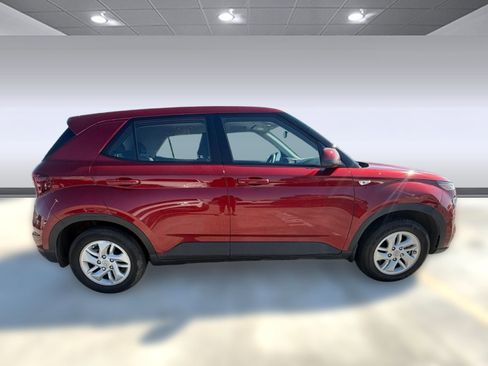 Used 2024 Hyundai Venue SE image 8