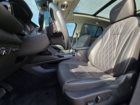 Used 2022 Buick Envision Avenir w/ Technology Package II image 25