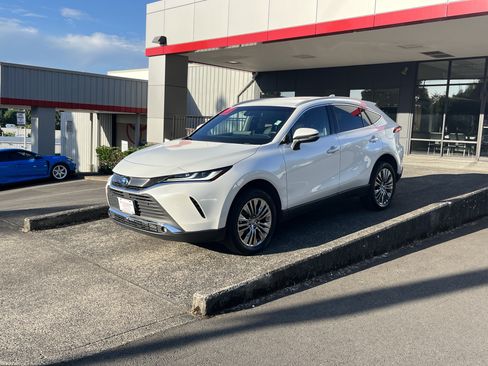 Certified 2023 Toyota Venza XLE AWD/4WD image 4