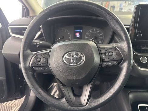 Used 2025 Toyota Corolla LE image 32