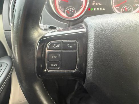 Used 2019 Dodge Grand Caravan SXT FWD image 12