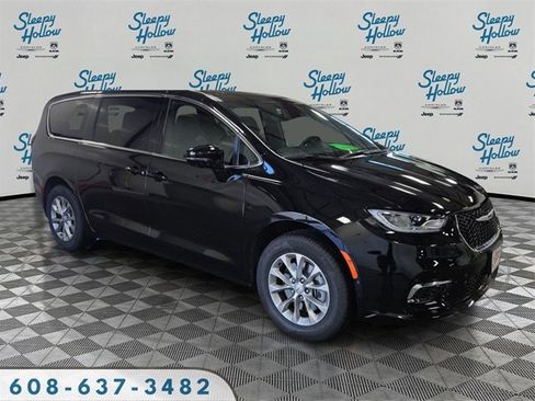 New 2026 Chrysler Pacifica Limited image 3