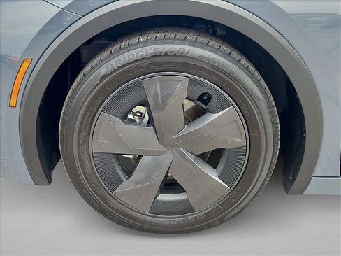 Used 2025 Toyota Prius LE FWD image 30
