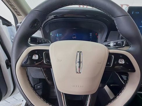 New 2026 Lincoln Corsair Premiere image 11